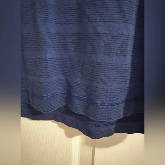 Lululemon Men's V Neck Blue Stripe Short Sleeve Stretch Tee Size XL - Picture 4 of 7